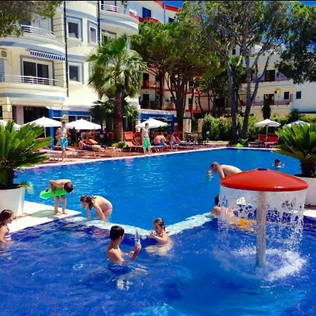 2 Beachfront + Parking + Wifi Daire Golem (Tirana)