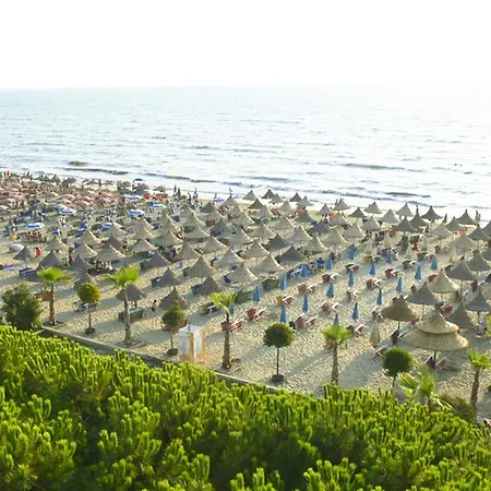 2 Beachfront + Parking + Wifi Daire *