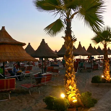 2 Beachfront + Parking + Wifi