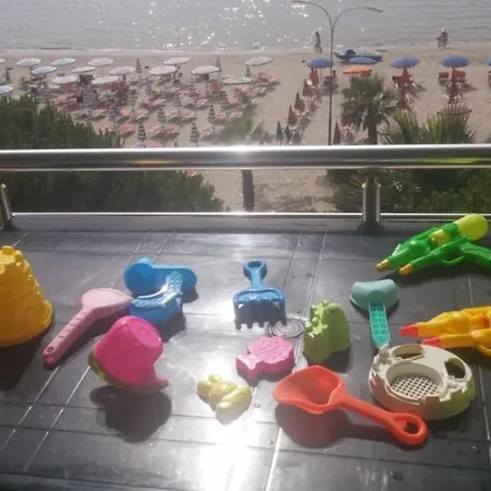 2 Beachfront + Parking + Wifi Daire Golem (Tirana)