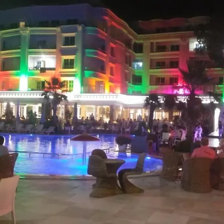 2 Beachfront + Parking + Wifi