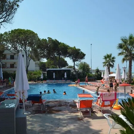 2 Beachfront + Parking + Wifi Golem (Tirana)
