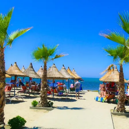 2 Beachfront + Parking + Wifi Daire *