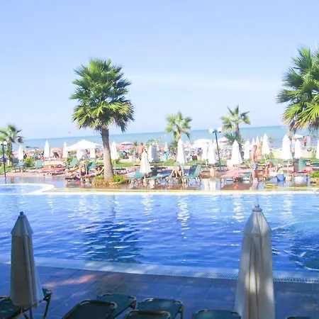 2 Beachfront + Parking + Wifi Daire *